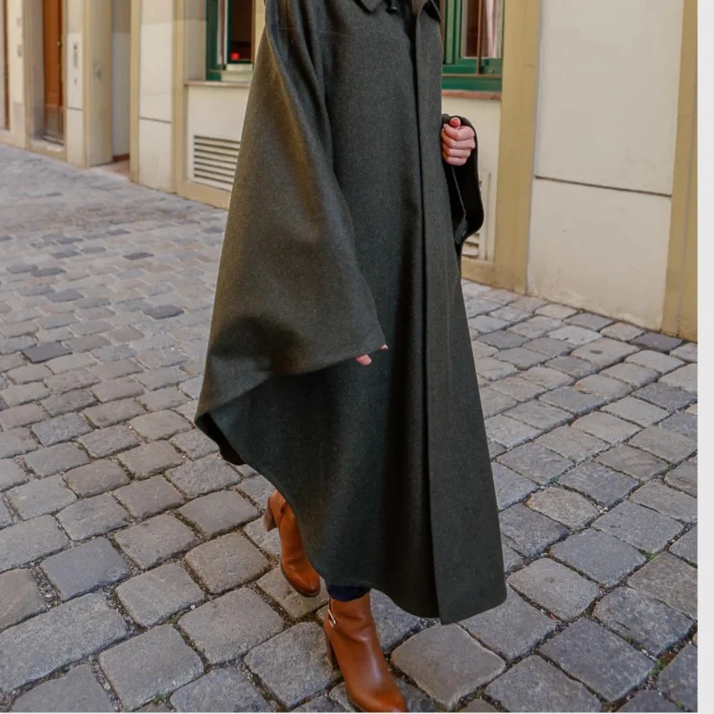 H. Moser Salzburg Maxi Black Trachten Cape with Loden Green Trim SZ 38 - Picture 13 of 16